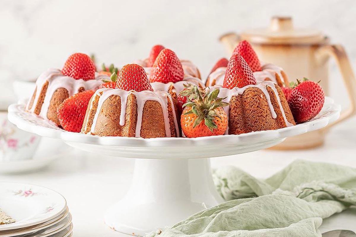 Μίνι Κέικ Bundt Φράουλας.
