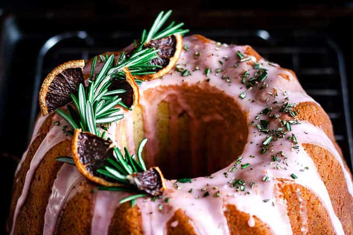 Κέικ Bundt Σαγκουίνι Δεντρολίβανο.