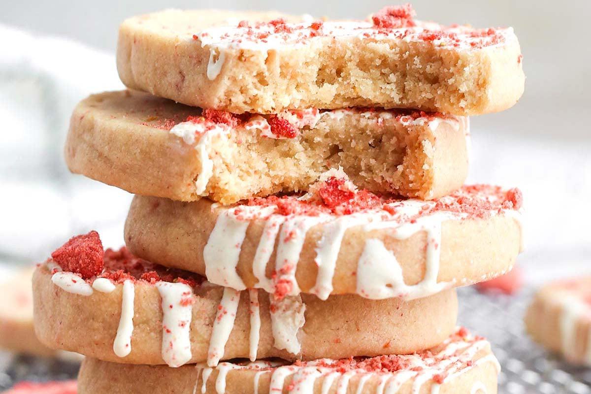 Κουλουράκια Shortbread Λευκής Σοκολάτας και Φράουλας.