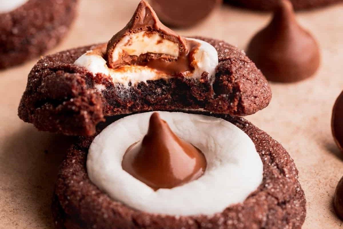 Μπισκότα σοκολάτας S'mores με έκπληξη Hershey Kiss.