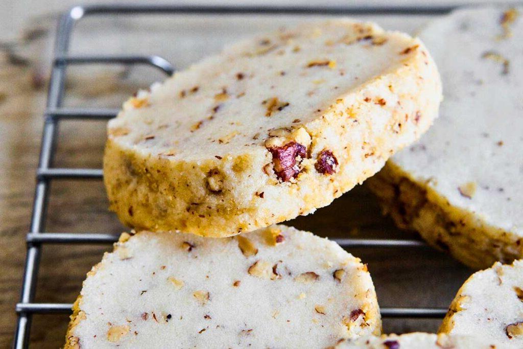 Κουλουράκια Shortbread με Σφένδαμο και Πεκάν.