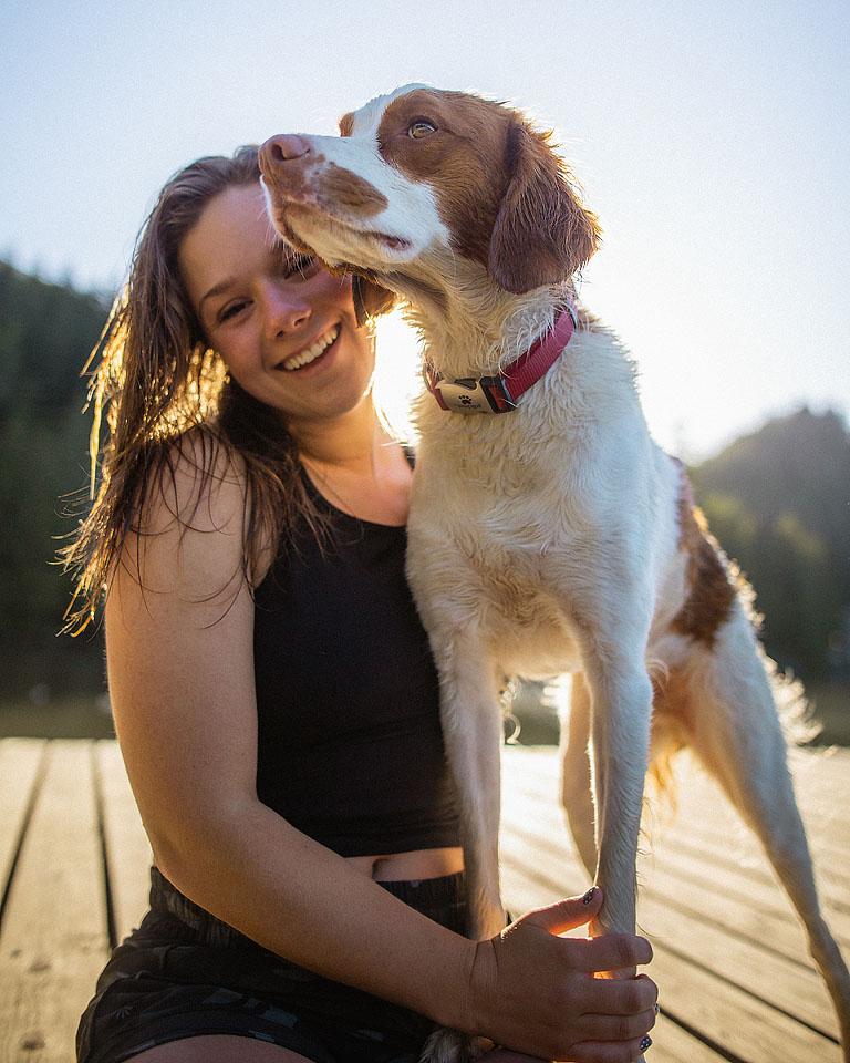 Η blogger Bella Bucchiotti του xoxoBella.com μιλά για τον σκύλο της, τον Brittany Spaniel της, τον Beau, και γιατί αγαπά τον σκύλο της.