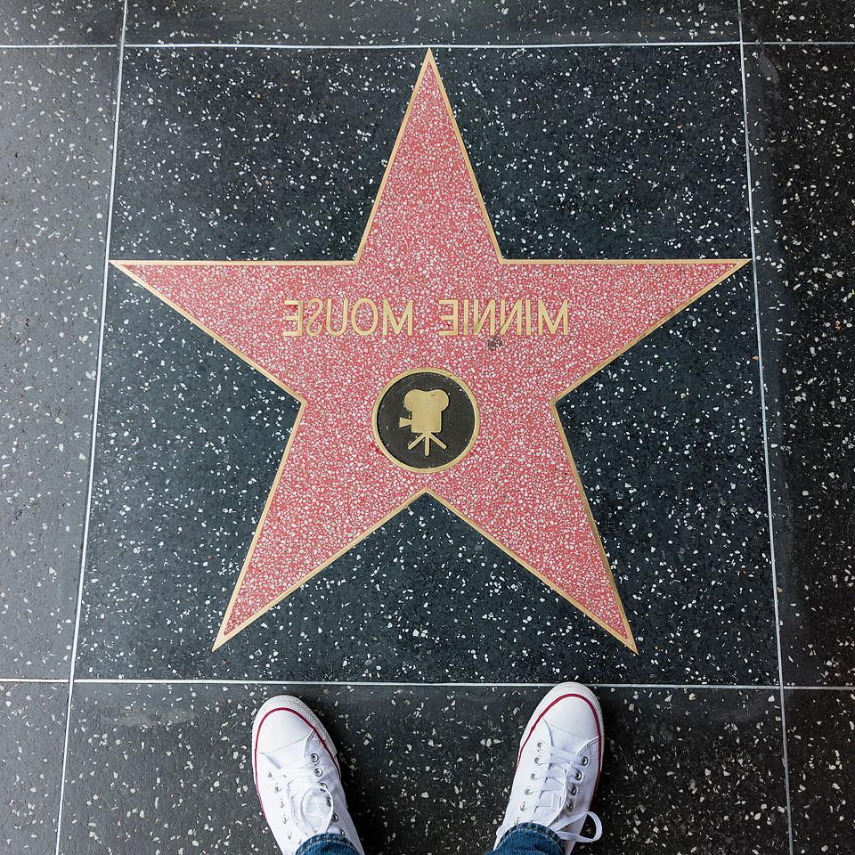Ένα αστέρι στην Hollywood Walk of Fame με το όνομα του Walt Disney.