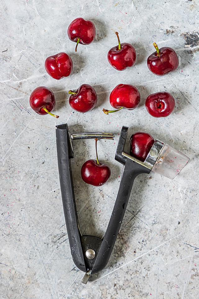 Η food blogger Bella Bucchiotti της xoxoBella μοιράζεται πληροφορίες για την εποχή των κερασιών στην BC και WA και πώς να μαζέψει κεράσια.