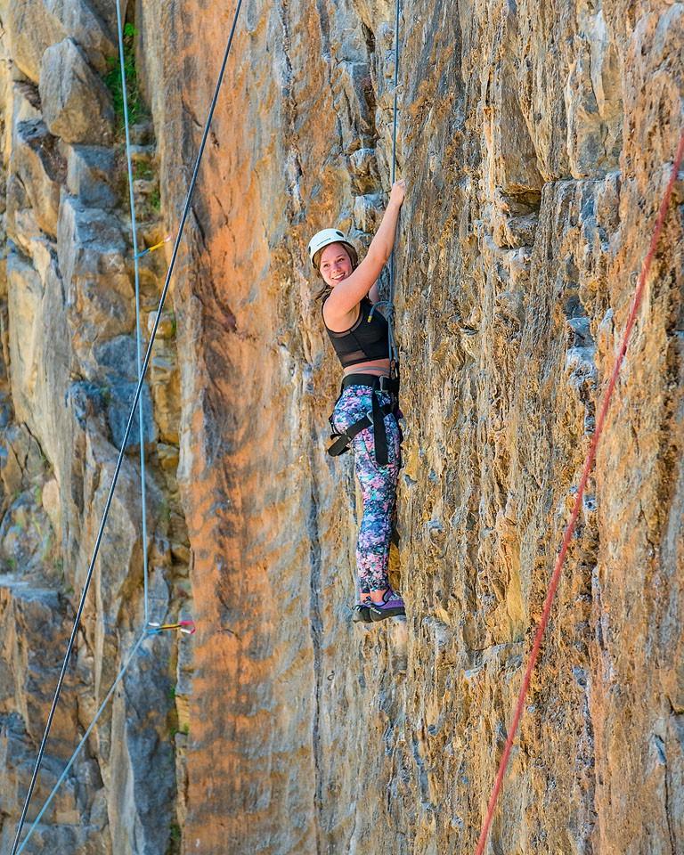 Αναρρίχηση στο Auburn Quarry (Cave Valley) στην Καλιφόρνια.
