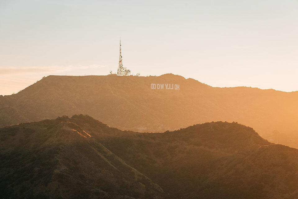 Πανοραμική θέα από το Griffith Park με την πινακίδα του Hollywood στο βάθος.