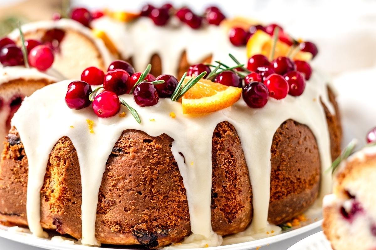 Κέικ Bundt Κράνμπερι με Ξινή Κρέμα.