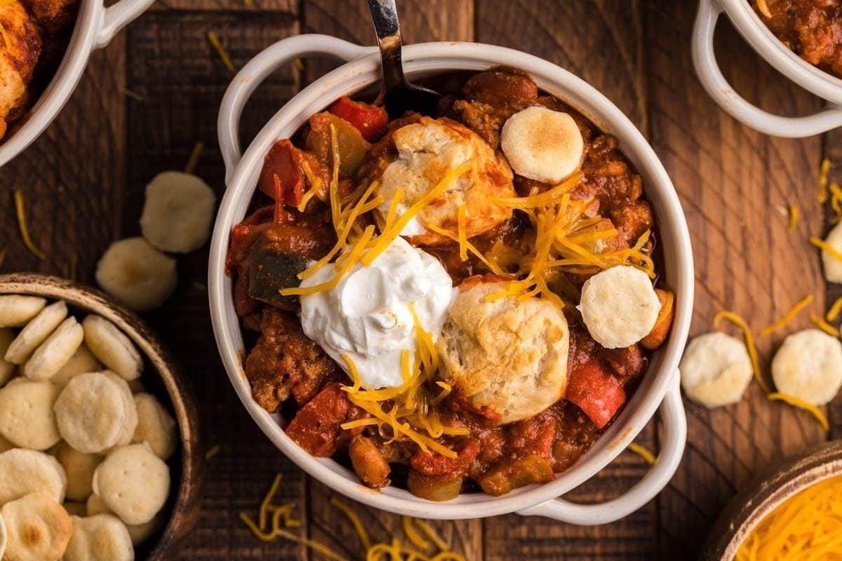 Chili Γαλοπούλας One-Pot με Μπισκότα.
