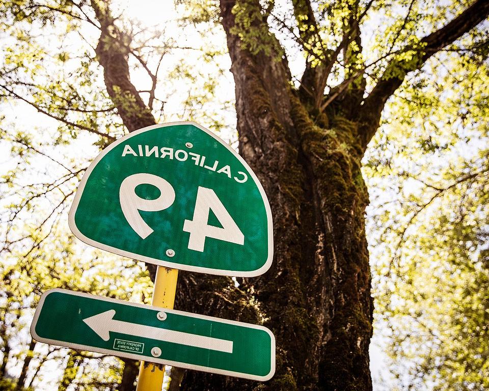 Τοπία από το road trip στην Χρυσή Χώρα της Καλιφόρνιας, με θέα στην Εθνική Οδό 49.