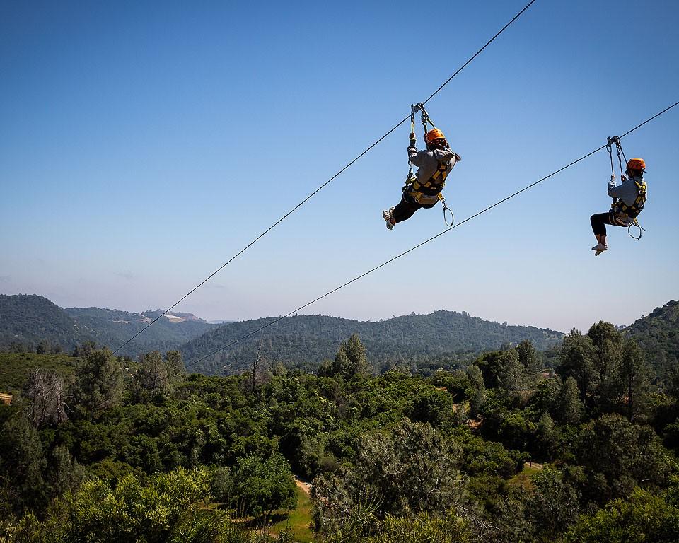 Προετοιμασία για ziplining στο Moaning Cavern Adventure Park.