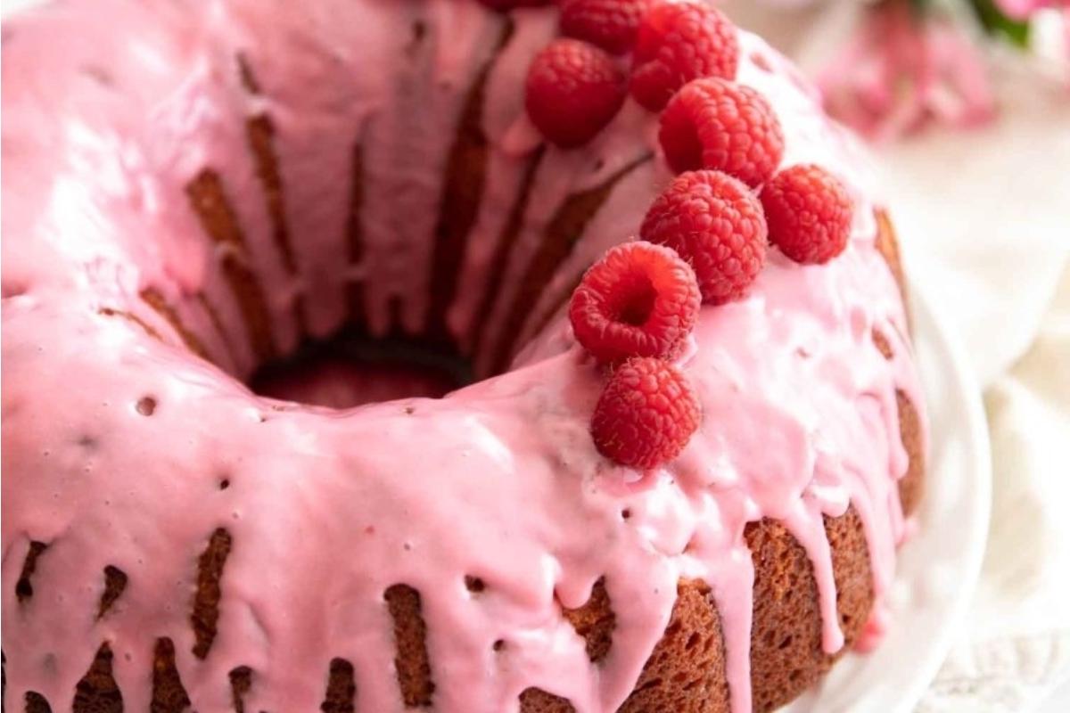 Συνταγή Κέικ Bundt Σμέουρο.