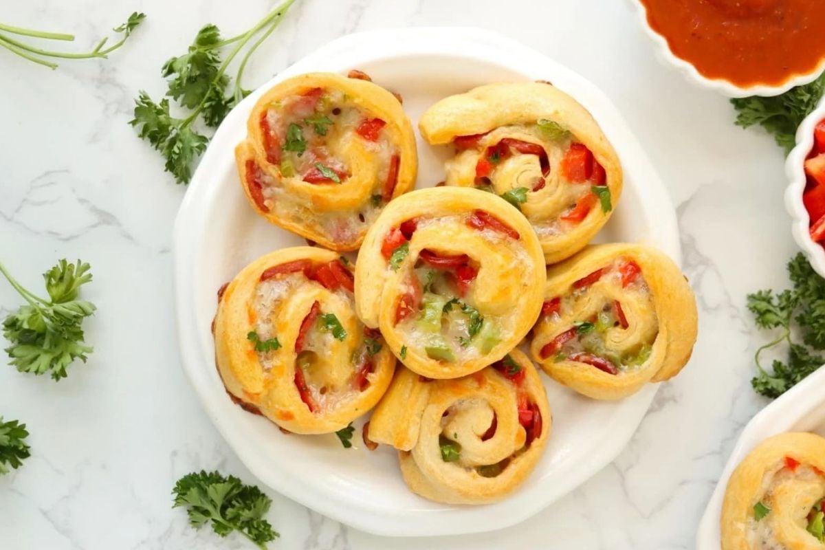 Συνταγή Pizza Pinwheels: Μια Νόστιμη και Εύκολη Σπιτική Συνταγή Σνακ.