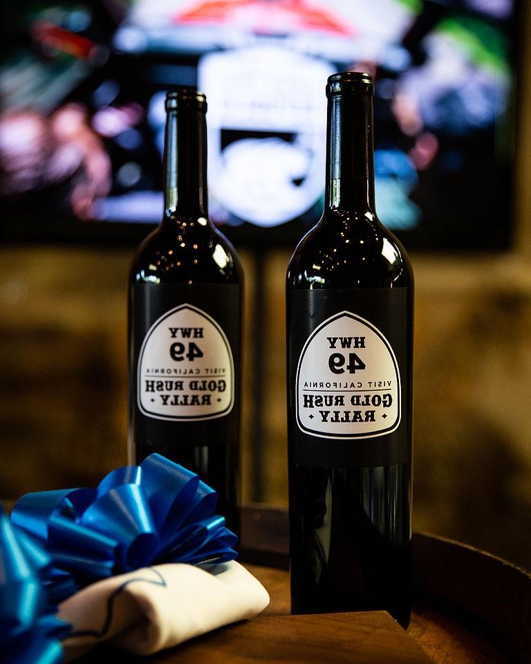 Εσωτερικό χώρου γευσιγνωσίας στο Ironstone Vineyards.