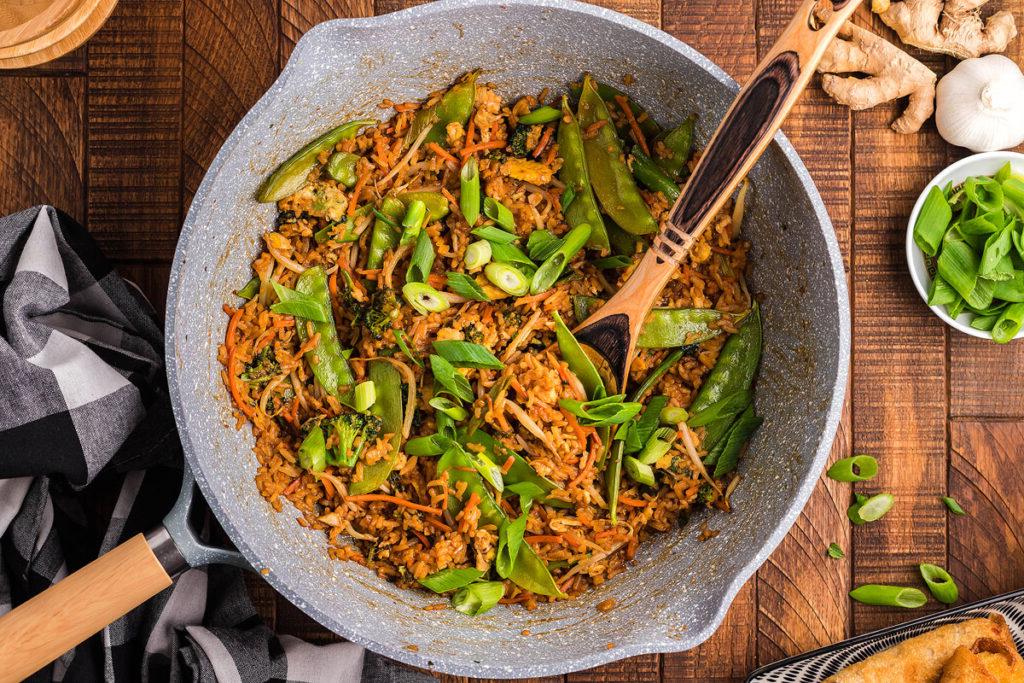 Τηγανητό ρύζι σε wok.