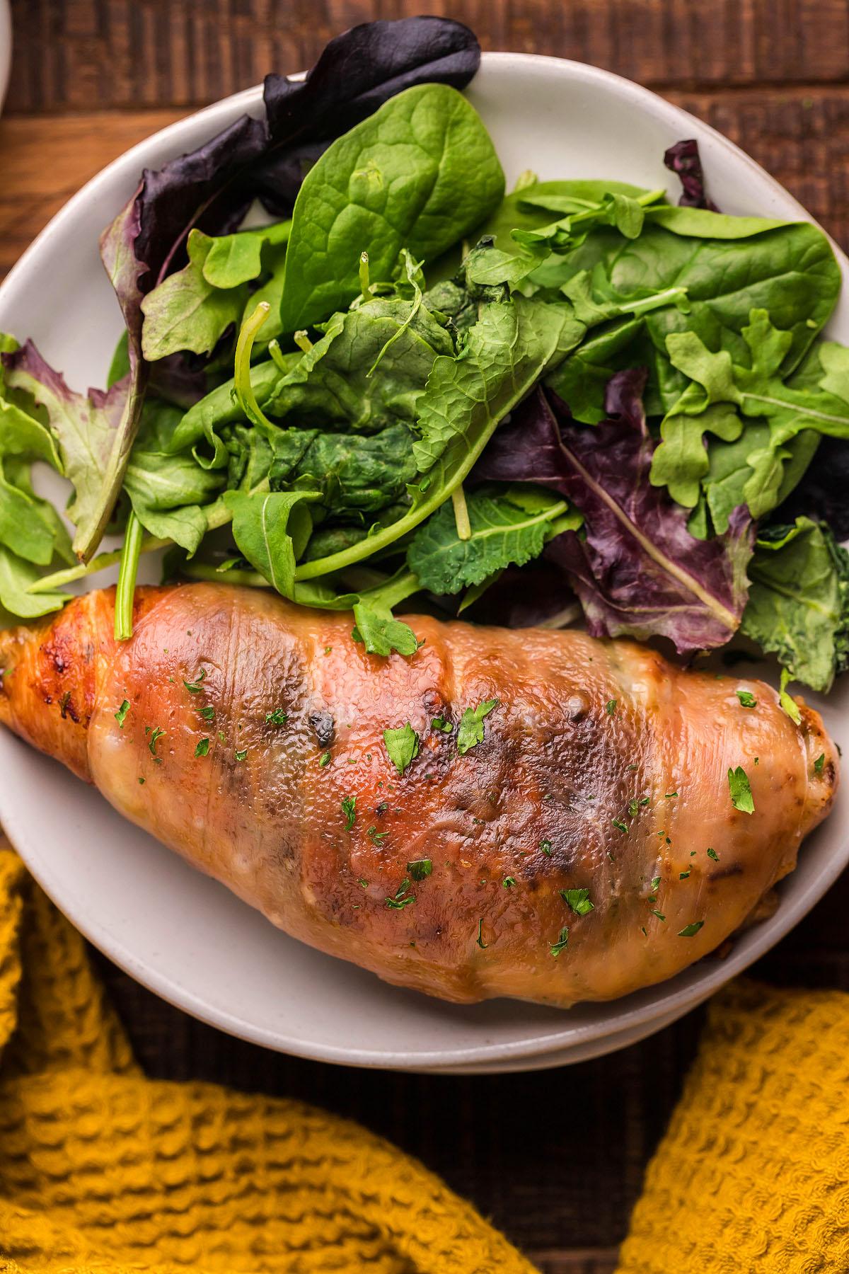 Food blogger, Bella Bucchiotti of xoxoBella, shares a recipe for chicken saltimbocca. This classic Italian dish is a dinner time hit!