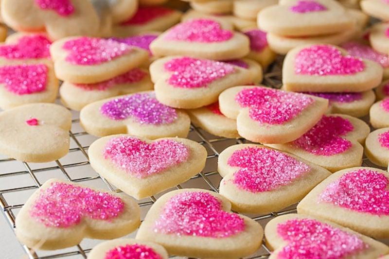 Η food blogger Bella Bucchiotti του xoxoBella μοιράζεται τις καλύτερες συνταγές για γλυκά του Αγίου Βαλεντίνου. Θα λατρέψετε αυτά τα γλυκά κεράσματα!