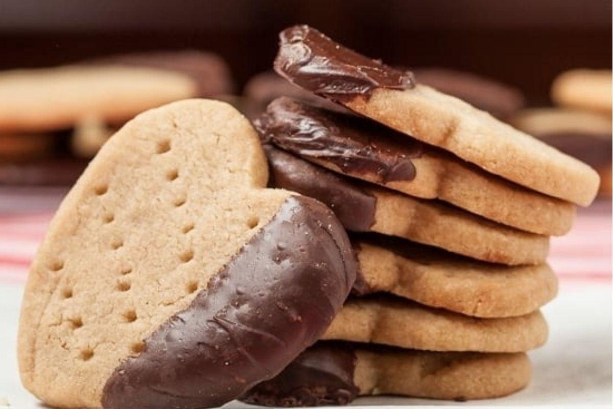 Σκωτσέζικα μπισκότα shortbread με σοκολάτα.