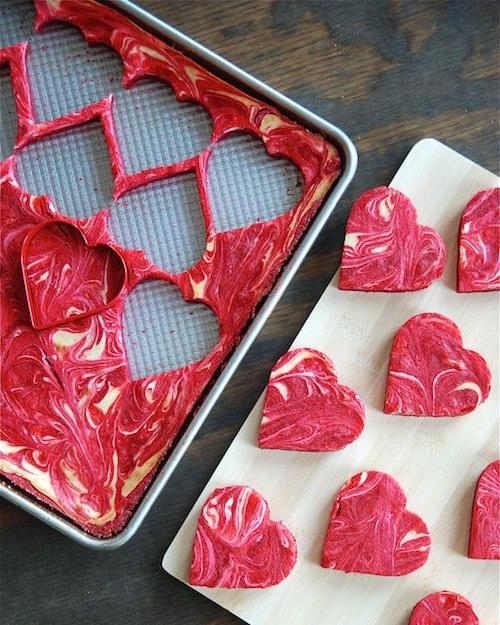 Η food blogger Bella Bucchiotti του xoxoBella μοιράζεται τις καλύτερες συνταγές για γλυκά του Αγίου Βαλεντίνου. Θα λατρέψετε αυτά τα γλυκά κεράσματα!