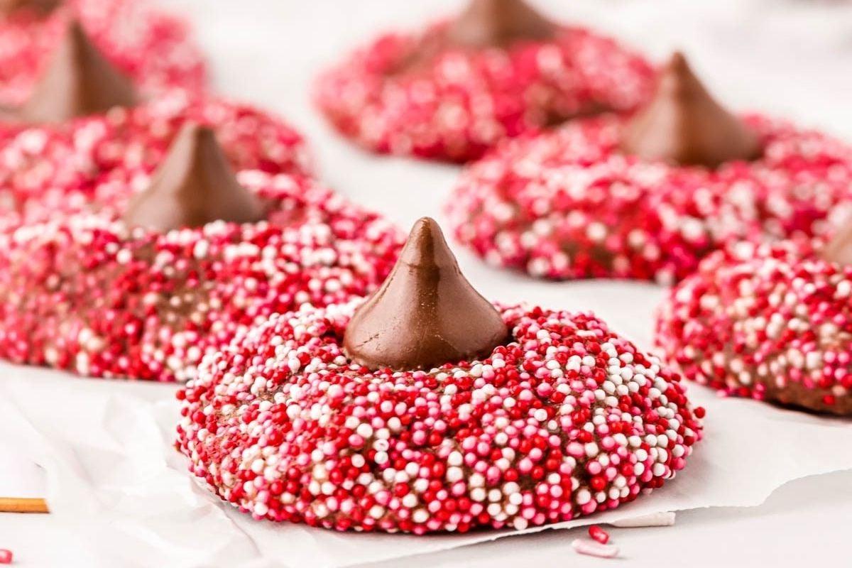 Συνταγή για σοκολατένια μπισκότα Hershey Kiss.