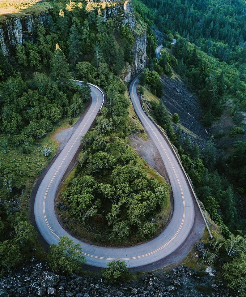 Blogger Bella Bucchiotti of xoxoBella.com shares her spring Oregon road trip with visits to parks, waterfalls and more. 