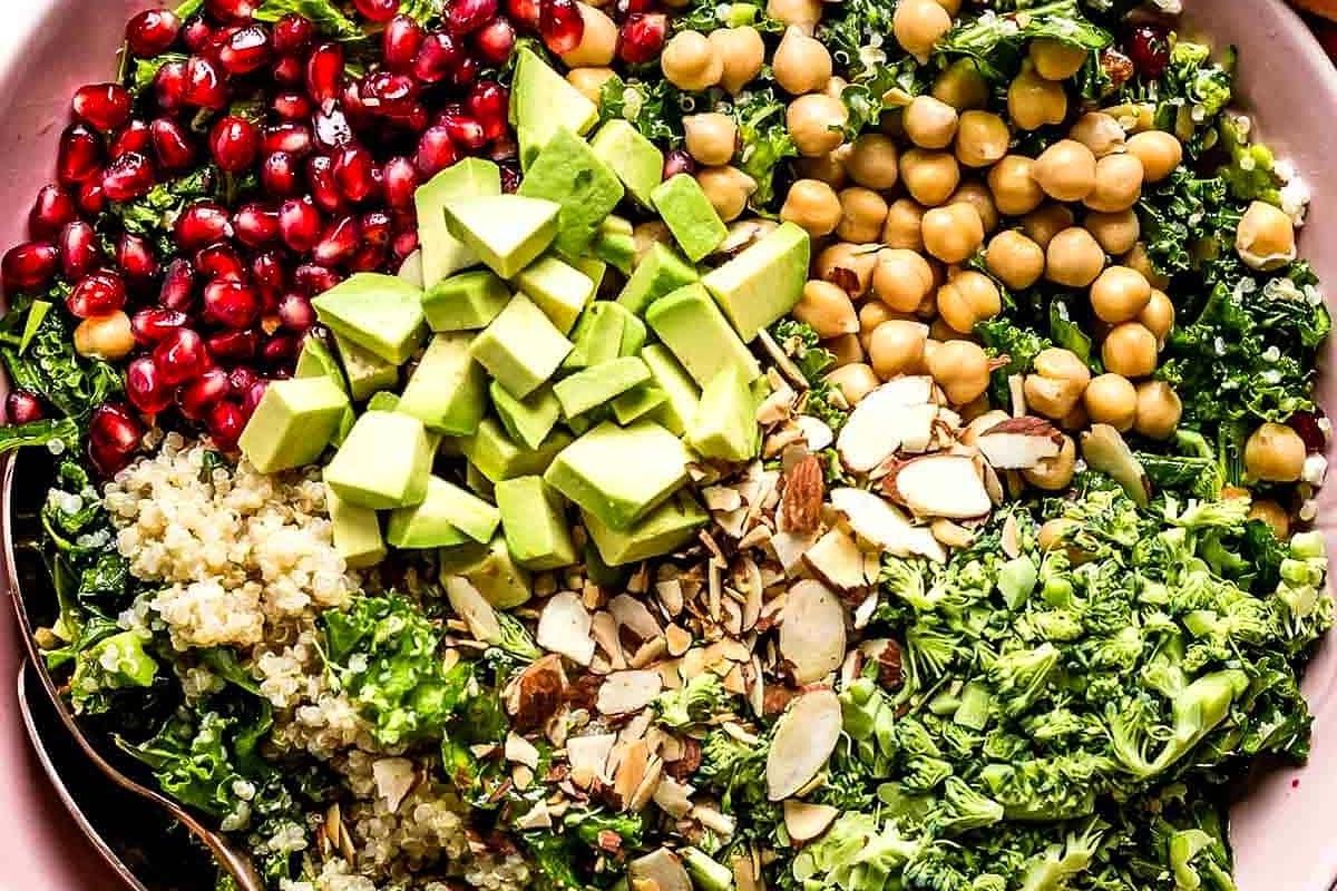 Σαλάτα Κέιλ με Κινόα και Λεμονάτο Dressing.