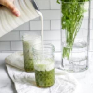 Παγωμένο Φυτικό Λάτε Μάτσα Τσάι 6 Παγωμένο matcha chai latte με αφρόγαλα βρώμης