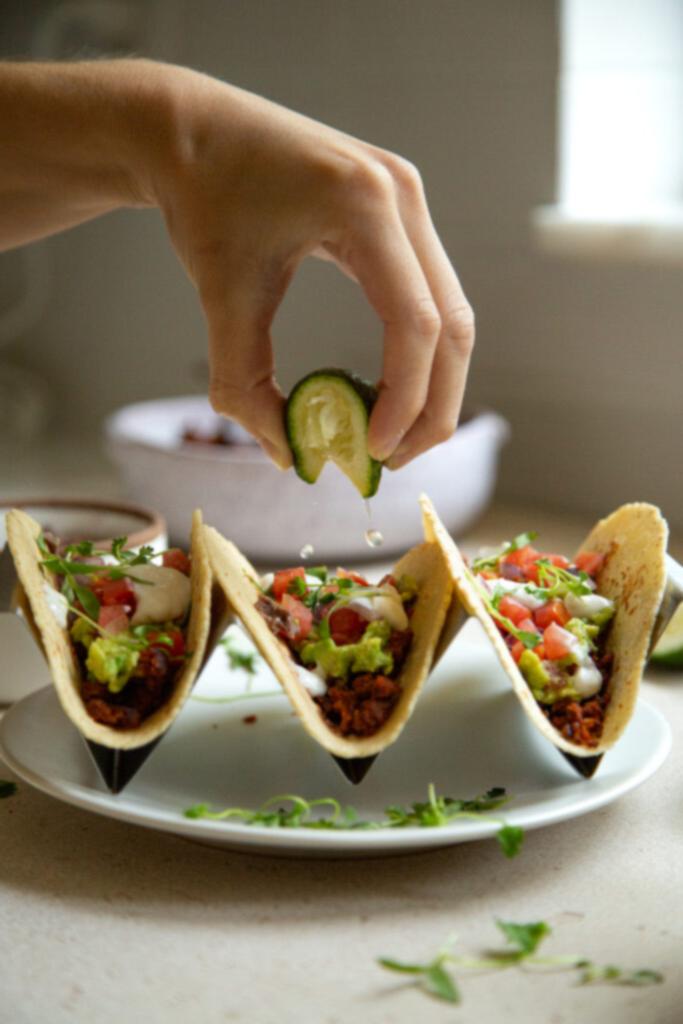 Βίγκαν Τσορίθο Τάκος – Συνταγή 10 Λεπτών! 4 vegan chorizo tacos