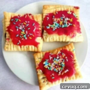 Ποπ Ταρτς στη Φριτέζα Αέρος 12 berry-pop-tarts-with-sprinkles-on-a-plate