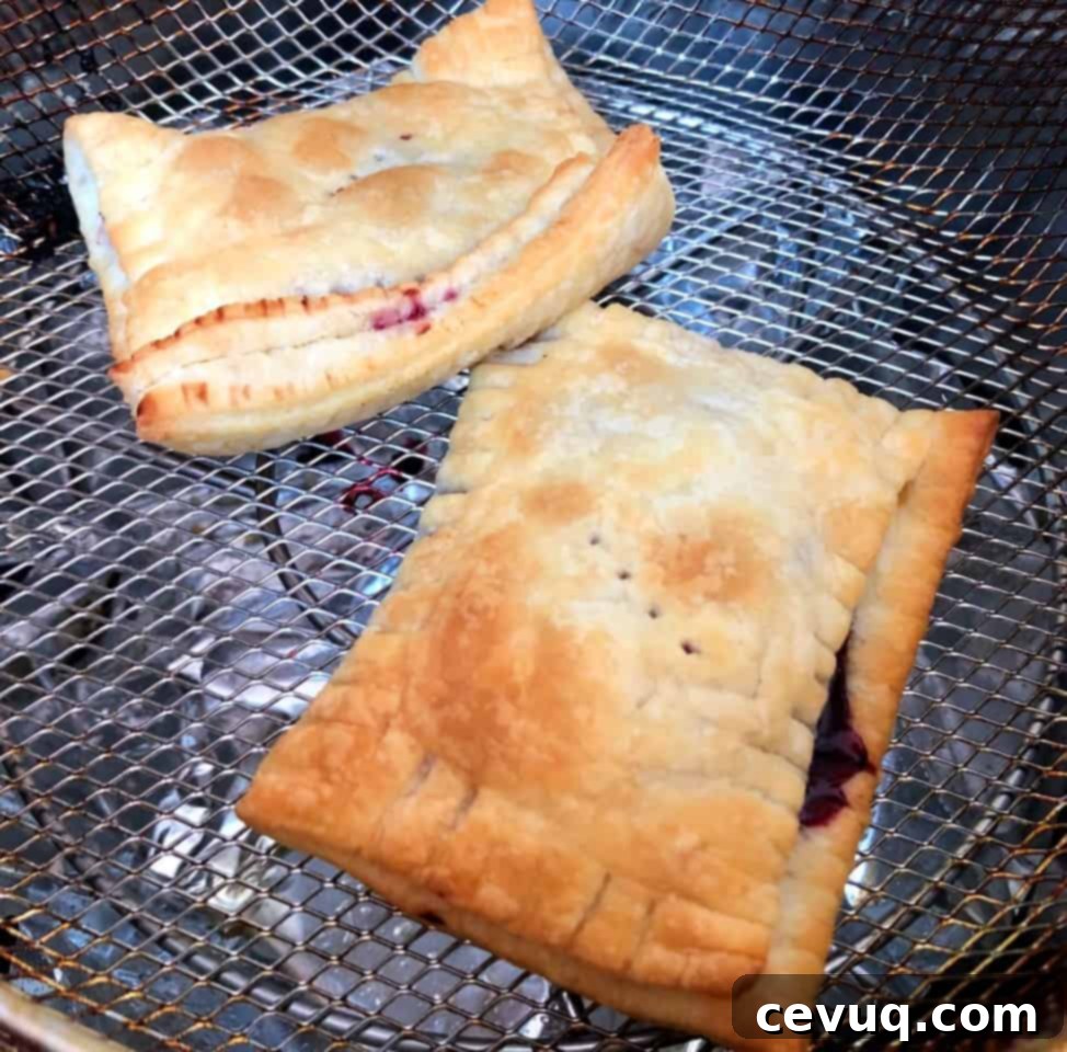 Ποπ Ταρτς στη Φριτέζα Αέρος 9 pop tarts in an air fryer after cooking.