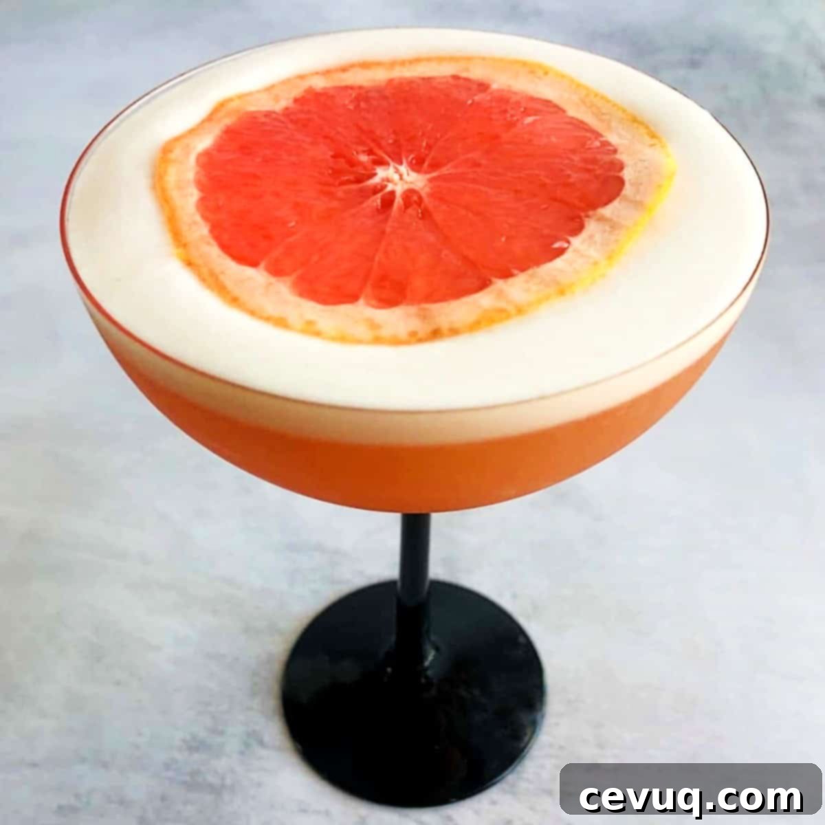 Γκρέιπφρουτ Πίσκο Σάουρ 2 Pisco Sour με χυμό γκρέιπφρουτ και αφρό στην κορυφή