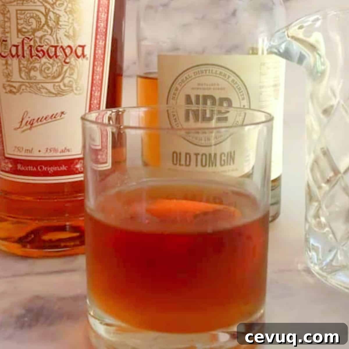 Η Μοντέρνα Εκδοχή του Νεγκρόνι 5 μοντέρνο-νεγκρόνι-με-τζιν-old-tom-καλισάγια-και-αναμικτήρα-με-κουτάλι