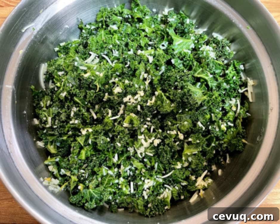Τραγανή Σαλάτα Λαχανίδας 8 τραγανή σαλάτα kale ανακατεμένη σε ένα μπολ