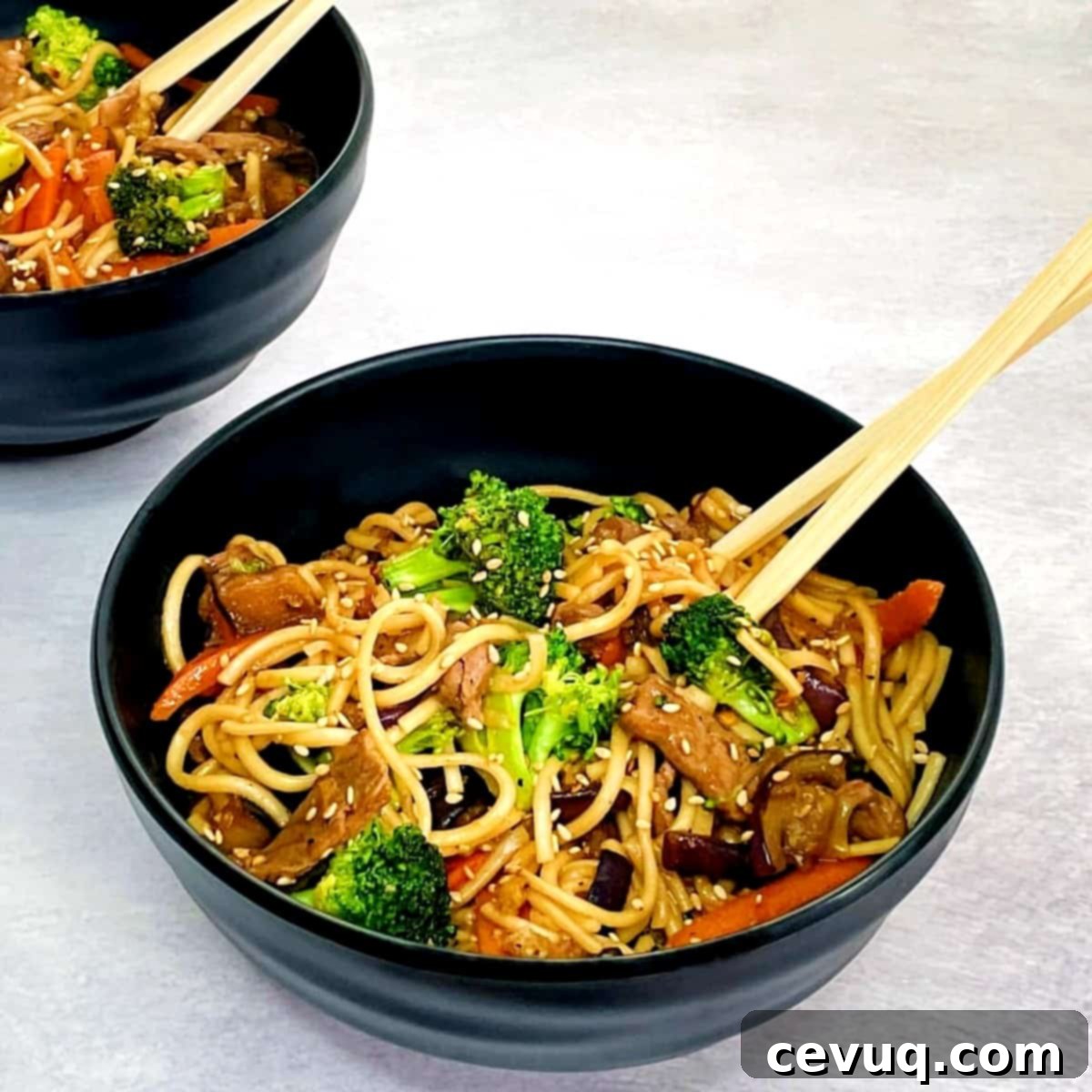 Ούτον Τηγανητό Νουντλς 2 udon-noodle-stir-fry με μοσχάρι και λαχανικά