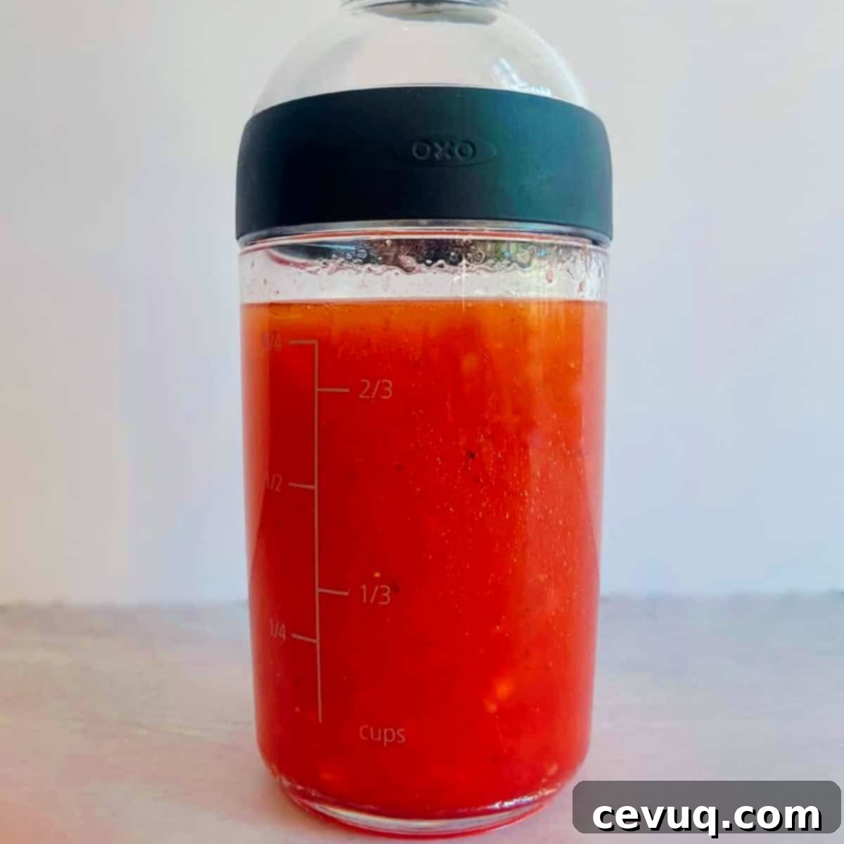 Γλυκόξινη Βινεγκρέτ Φράουλας 6 Σάλτσα σαλάτας φράουλας σε μπουκάλι σέικερ.