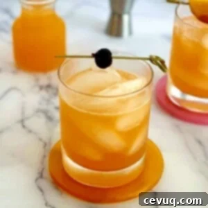 Ροδάκινο Ουίσκι Σάουερ 6 Ροδάκινο bourbon sour με γαρνιτούρα κεράσι