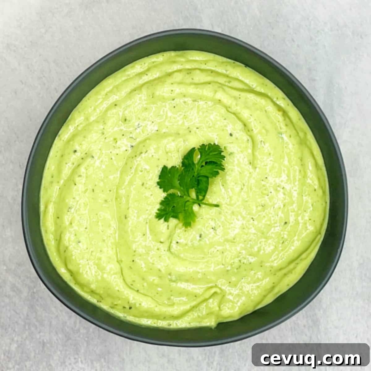 Σάλτσα Ραντς με Αβοκάντο και Λάιμ 5 avocado lime ranch dressing σε ένα μπολ