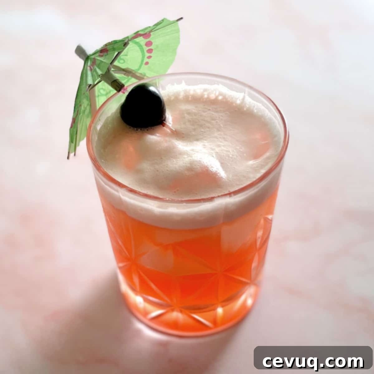 Τζιν Τίκι Ελιξίριο 4 Gin Tiki κοκτέιλ με κεράσι
