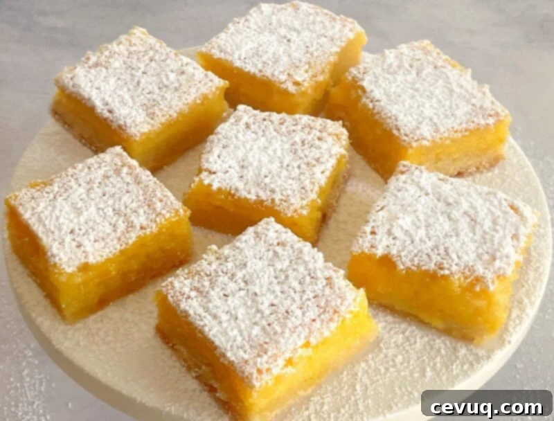 Εύκολες Μπάρες Μαρικούγιας 2 passion fruit bars on a cake plate.