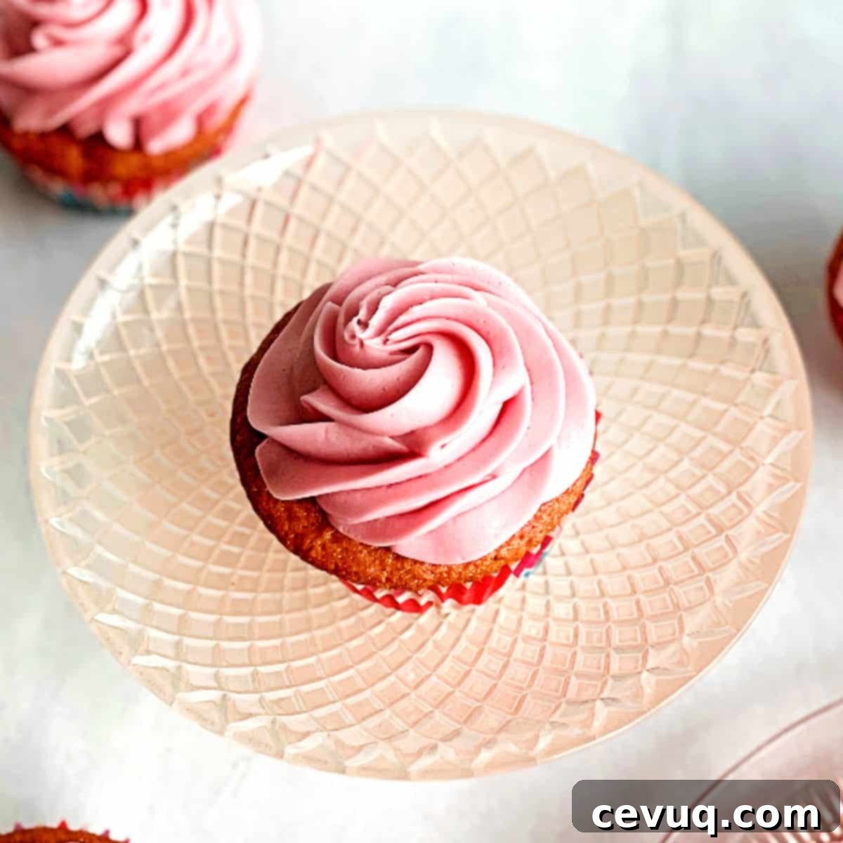 Κάπκεϊκς Ιβίσκου 3 cupcake ιβίσκου με γλάσο ιβίσκου.