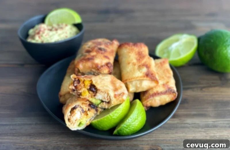 Νοτιοδυτικά Αυγορολάκια Φριτέζας Αέρος 2 egg rolls southwest κομμένα στη μέση από air fryer.