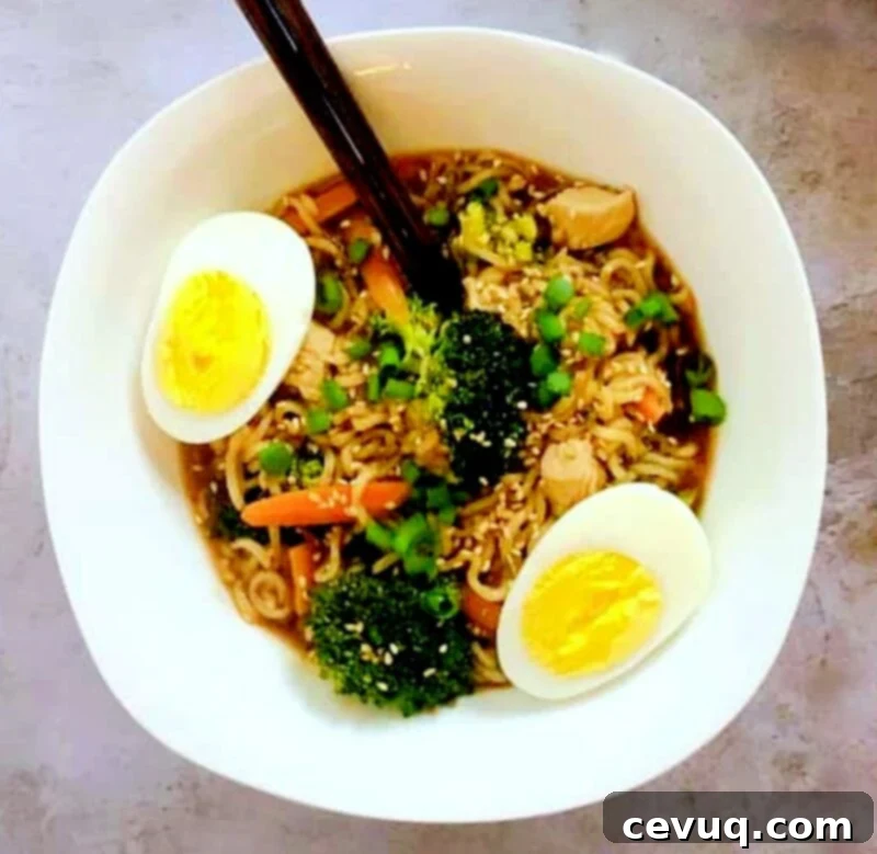 Εύκολη Συνταγή για Ράμεν Νουντλς 2 Σπιτικό ramen σε μπολ με αυγά στην κορυφή