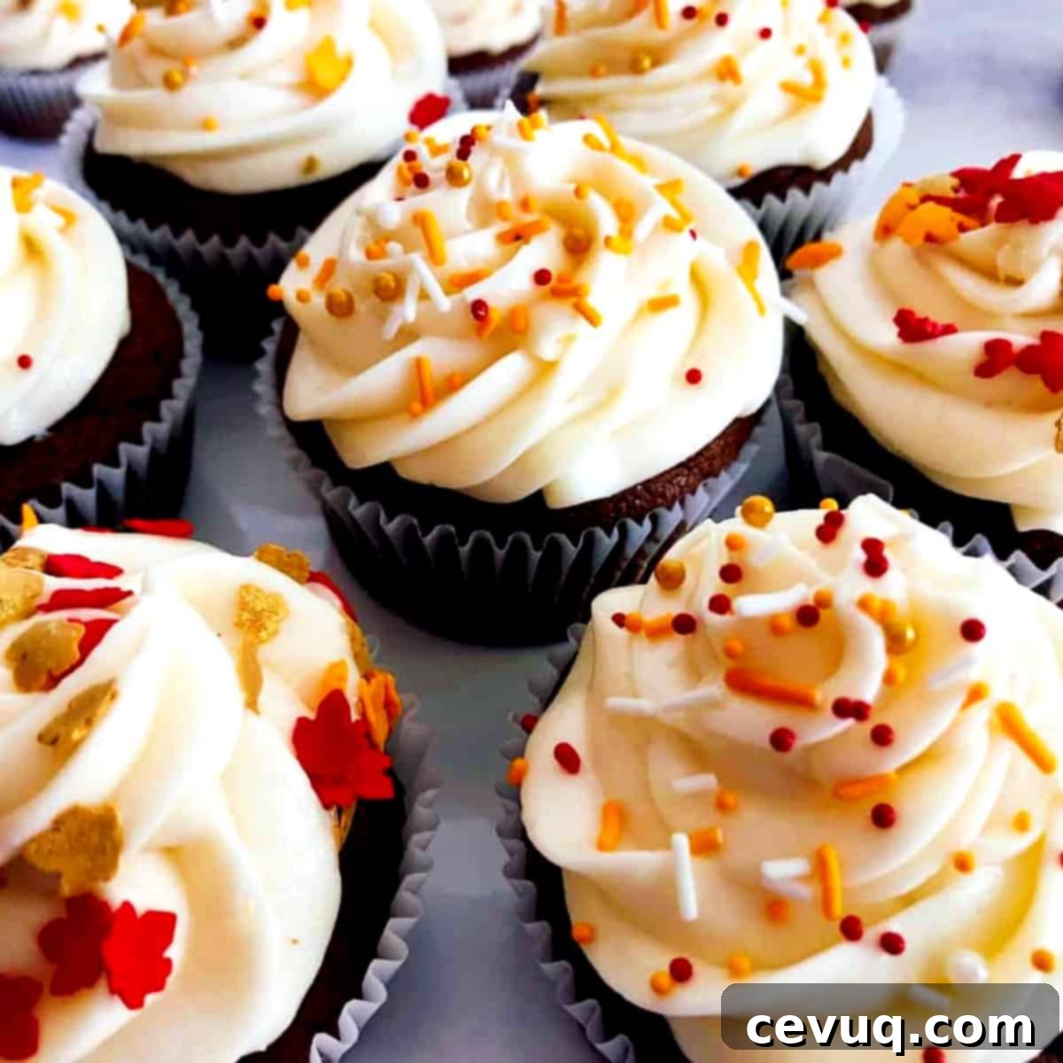 Μελασοκολοκυθένια Κεκάκια 2 pumpkin-molasses-cupcakes-with-caramel-apple-frosting-and-sprinkles.