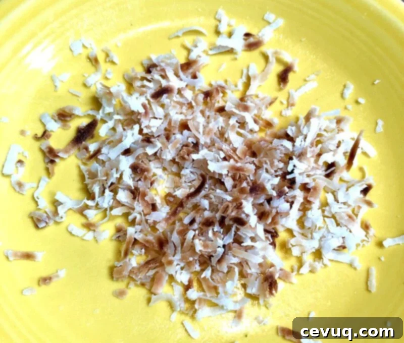 Μπισκότα Piña Colada: Η Αντιγραφή της Συνταγής του Crumbl 6 sweetened coconut toasted in the microwave