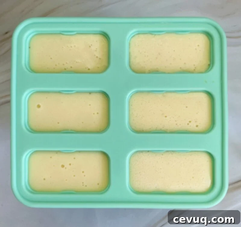 Δροσερό Ξυλάκι Ανανά 5 pineapple popsicles before freezing in a silicone mold