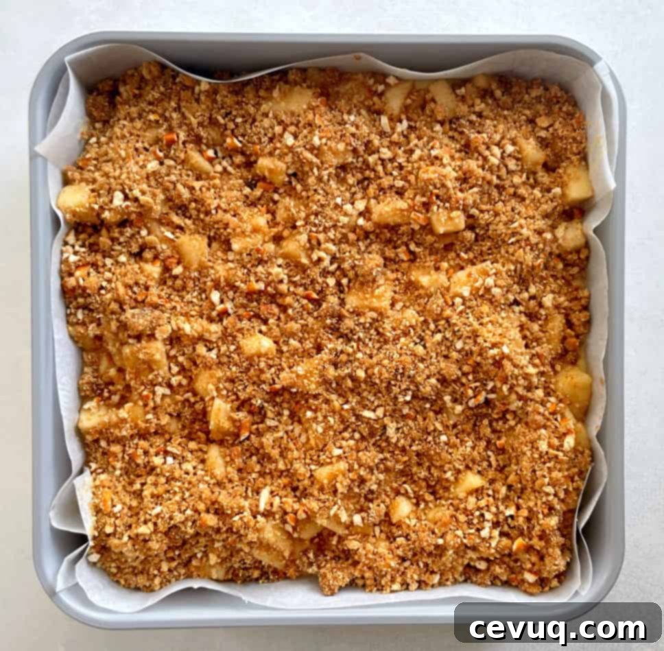 Μπάρες Τσιζκέικ με Κράμπλ Μήλου 11 Στρώση crumble για μπάρες cheesecake.