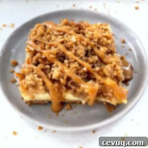 Μπάρες Τσιζκέικ με Κράμπλ Μήλου 15 μπάρα cheesecake μήλου με καραμέλα και σάλτσα καραμέλας