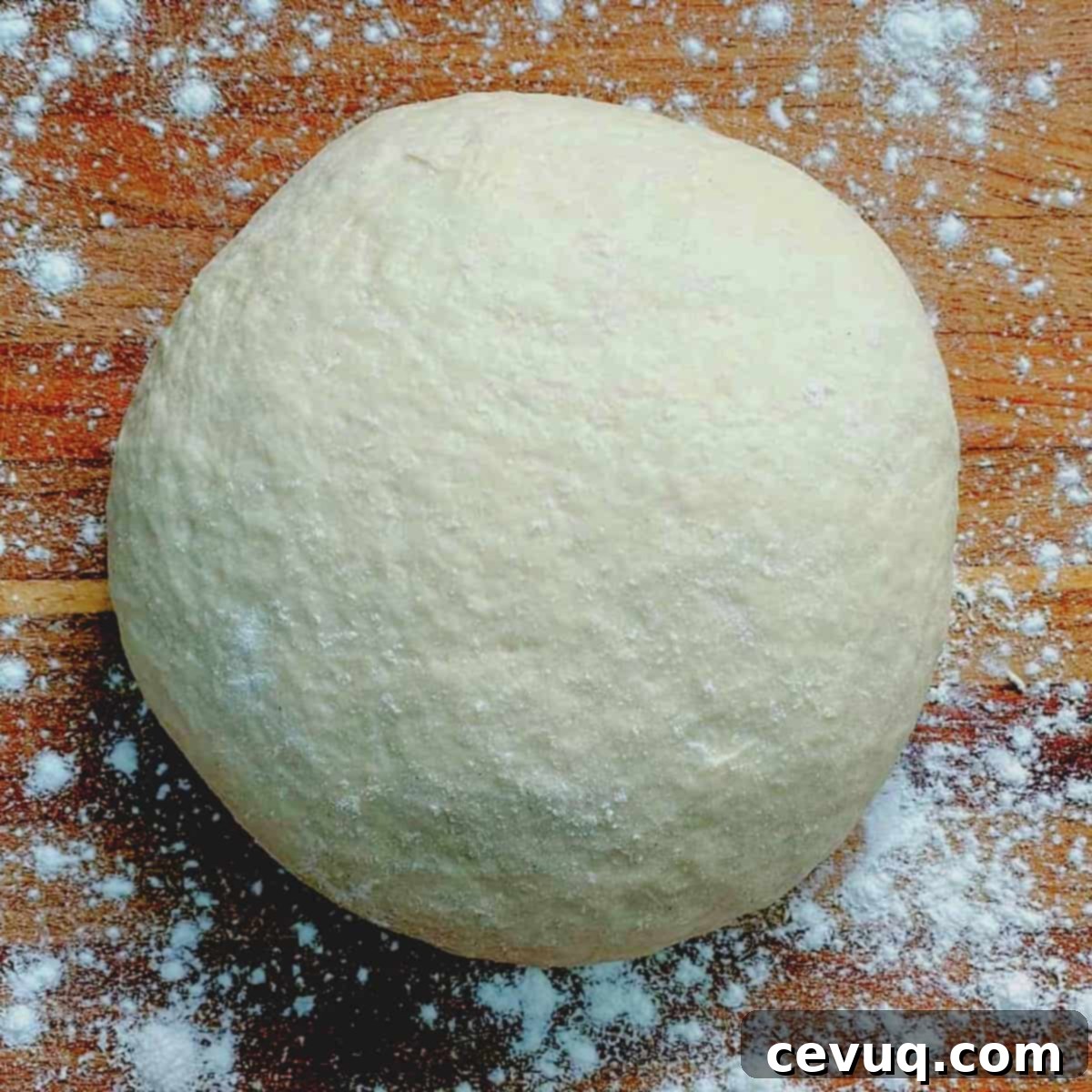 Συνταγή ζύμης πίτσας χωρίς ζύμωμα 2 easy pizza dough in a ball.