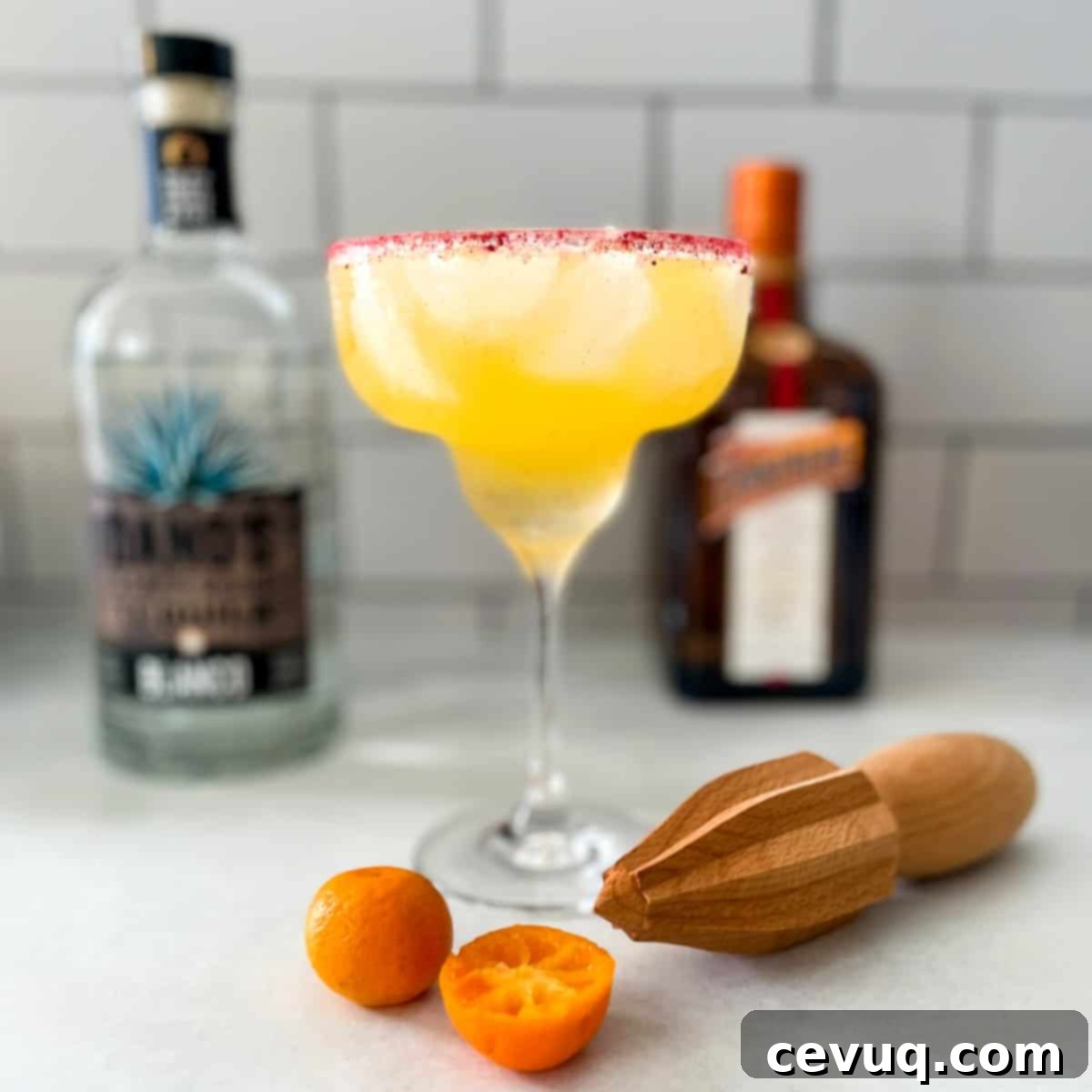 Κάλαμανσι Μαργαρίτα 3 a calamansi margarita, tequila, and orange liqueur.