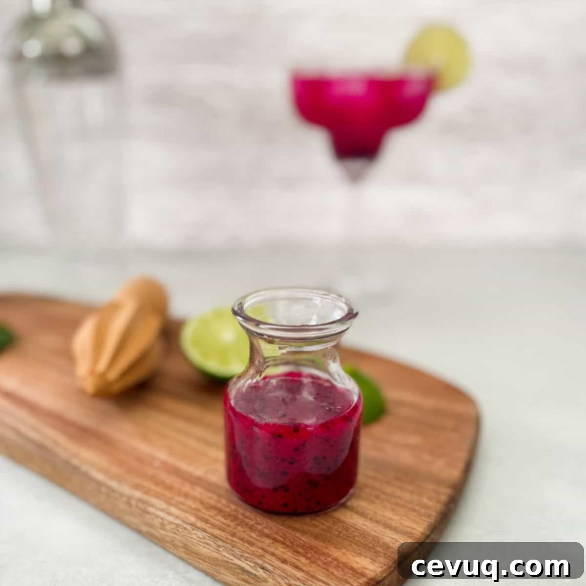 Δρακίσια Μαργαρίτα 5 Πουρές dragon fruit σε επεξεργαστή τροφίμων.