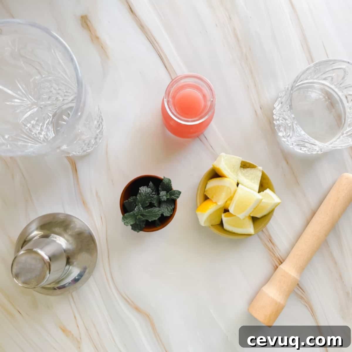 Συστατικά για Guava Whiskey Smash.